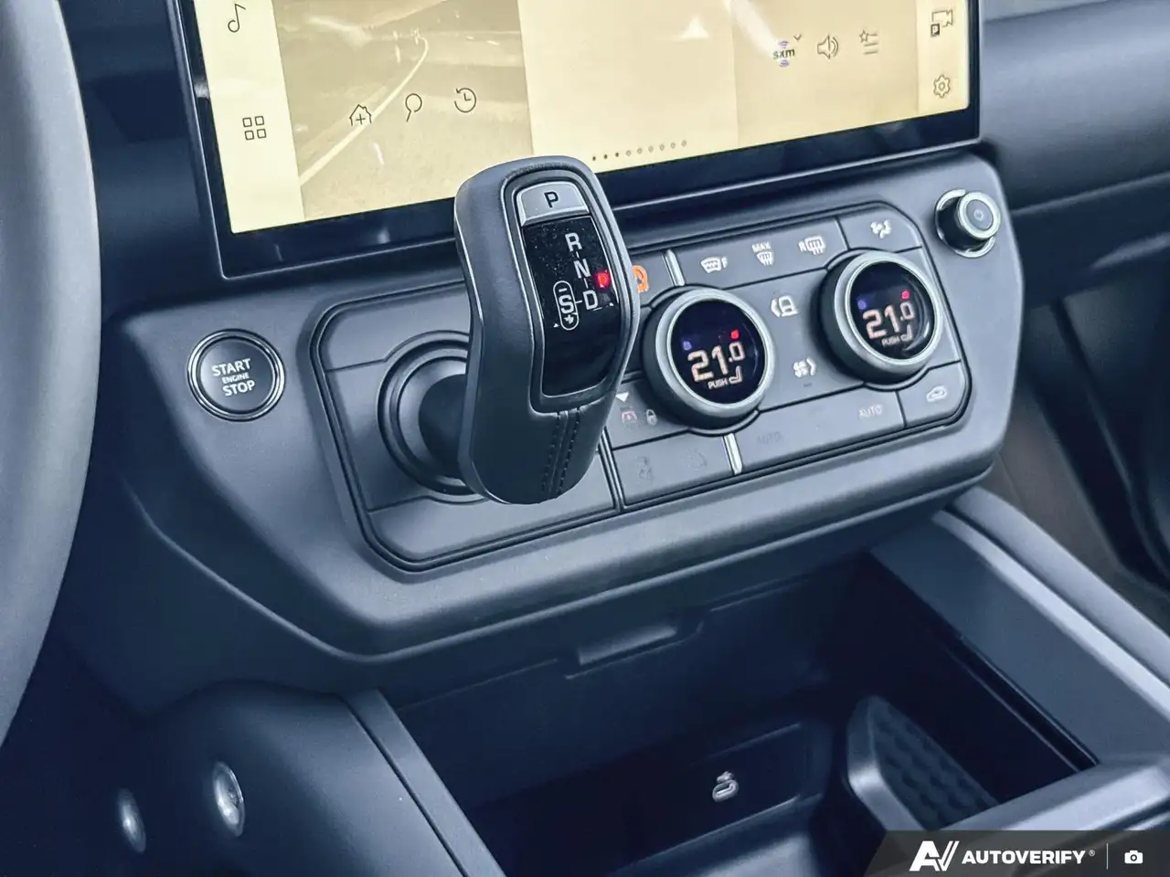 Land Rover Defender снимка Land Rover Defender