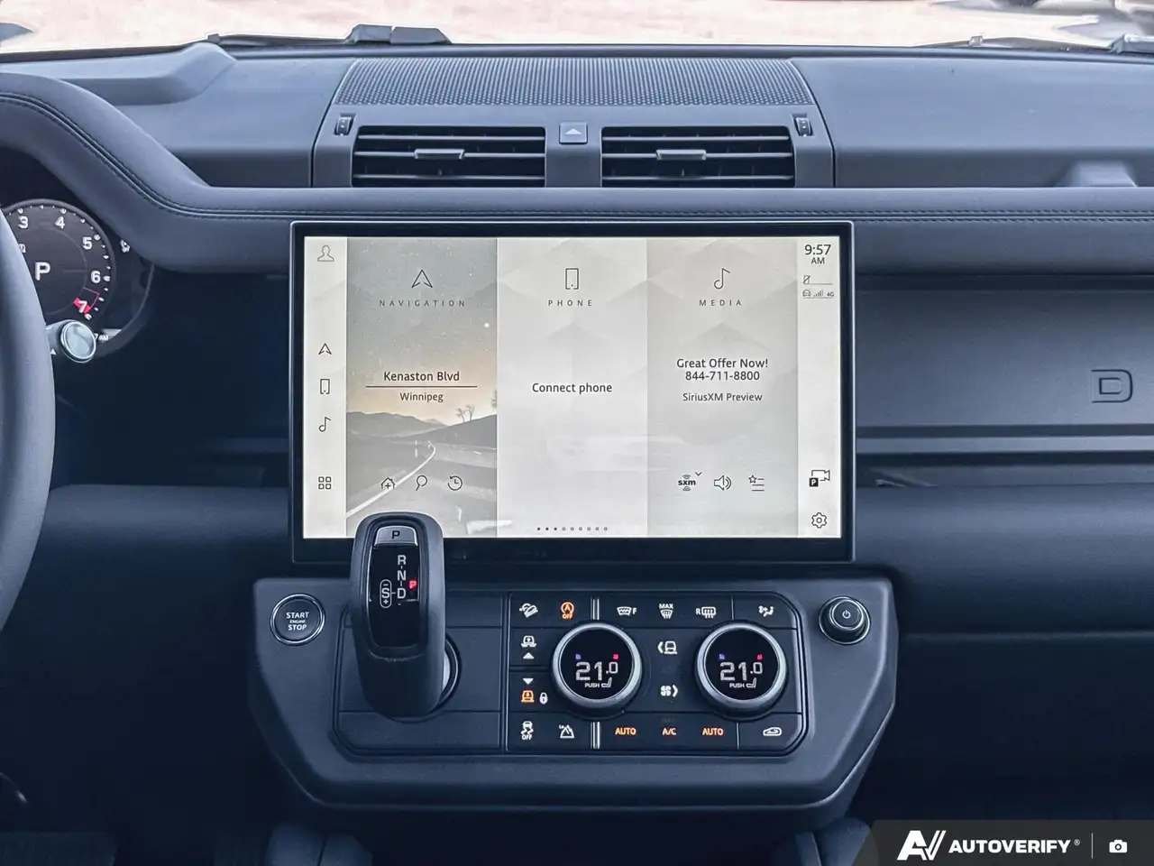 Land Rover Defender снимка Land Rover Defender
