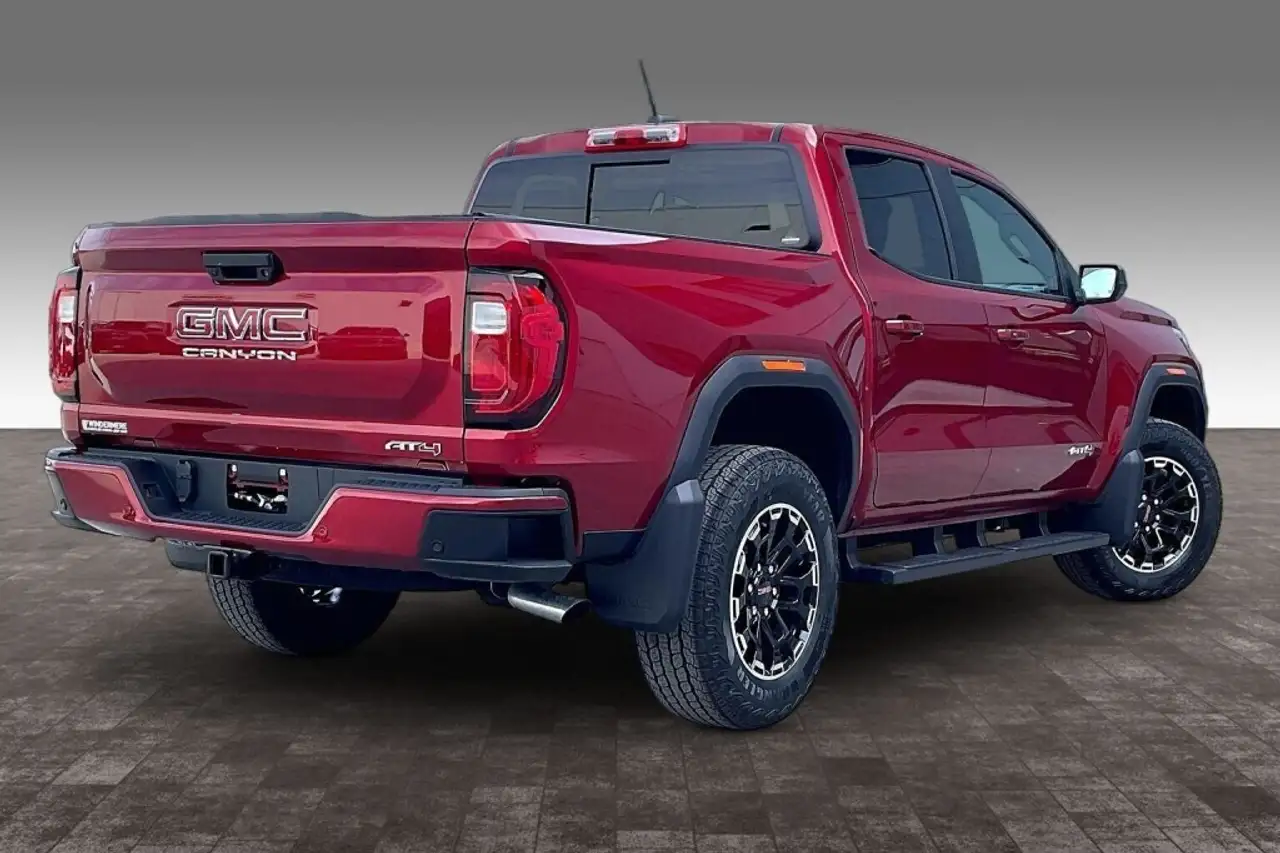 GMC Canyon photo GMC Canyon