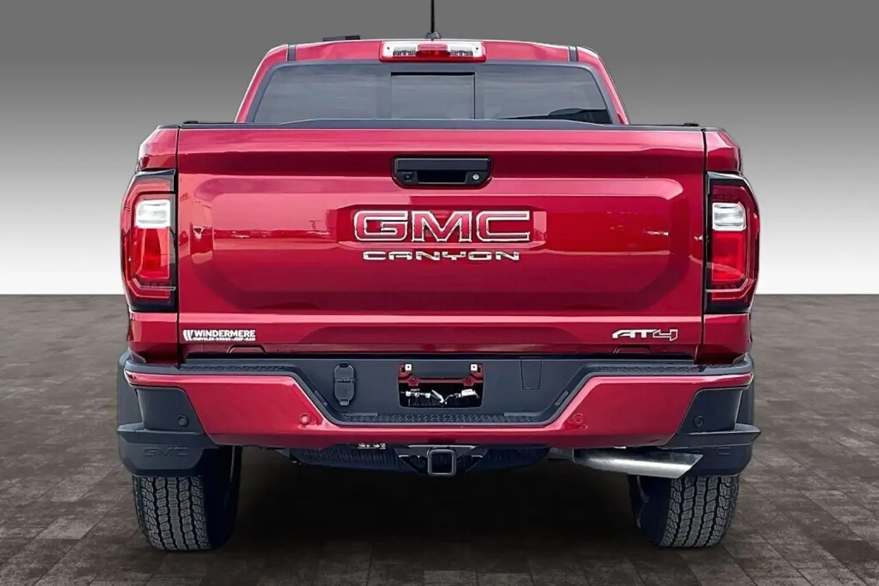 GMC Canyon photo GMC Canyon