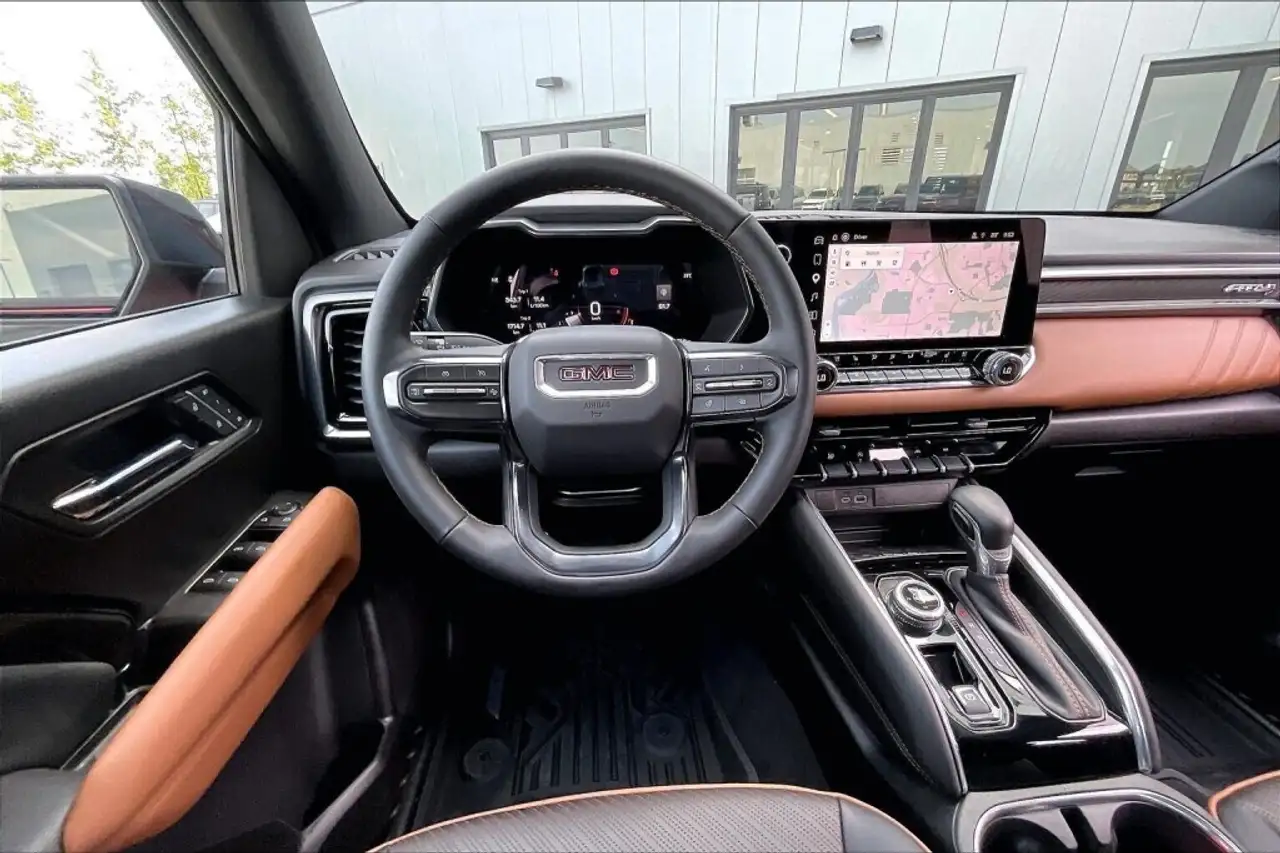 GMC Canyon photo GMC Canyon