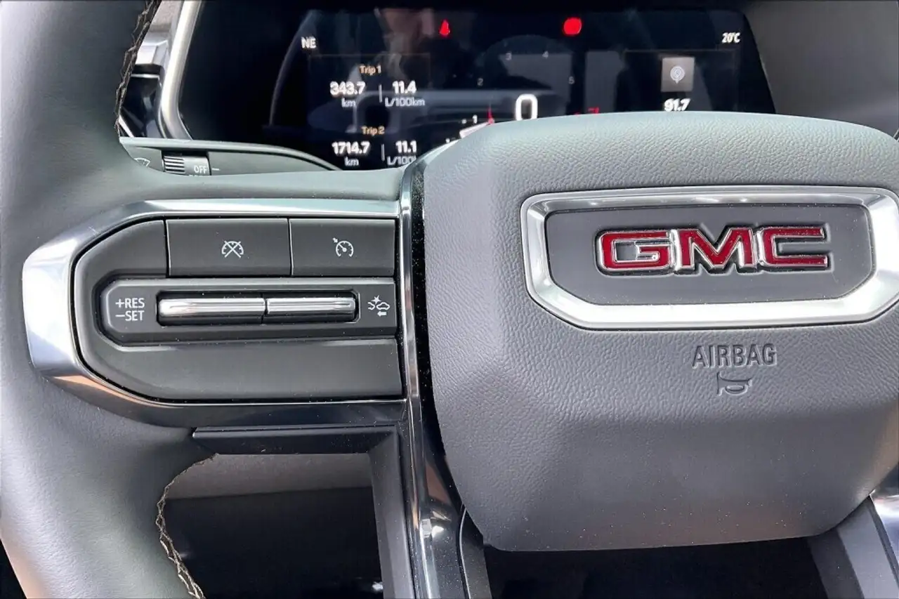 GMC Canyon photo GMC Canyon