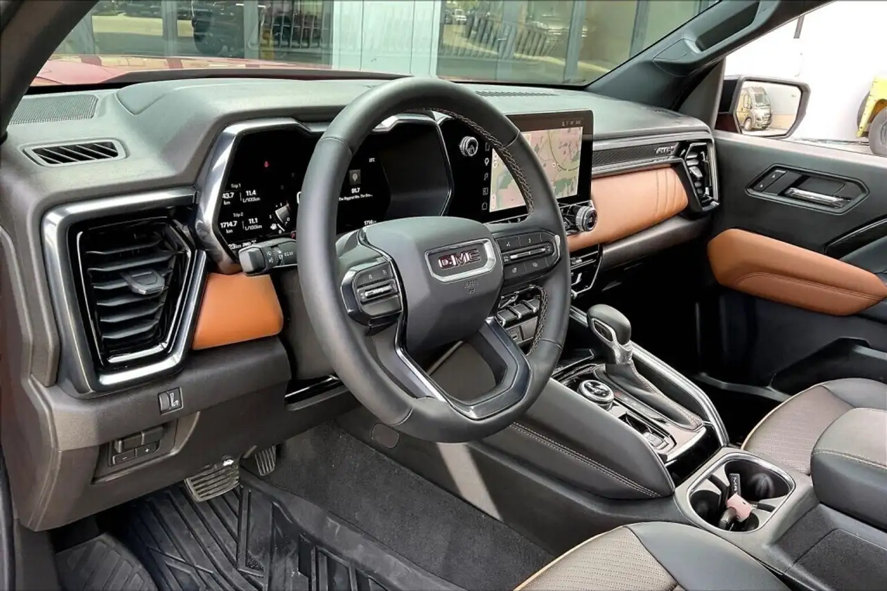 GMC Canyon photo GMC Canyon