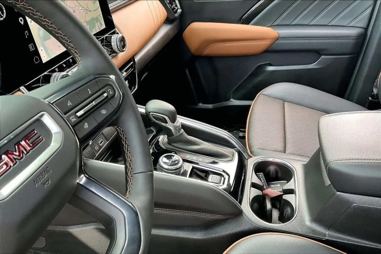 GMC Canyon photo GMC Canyon