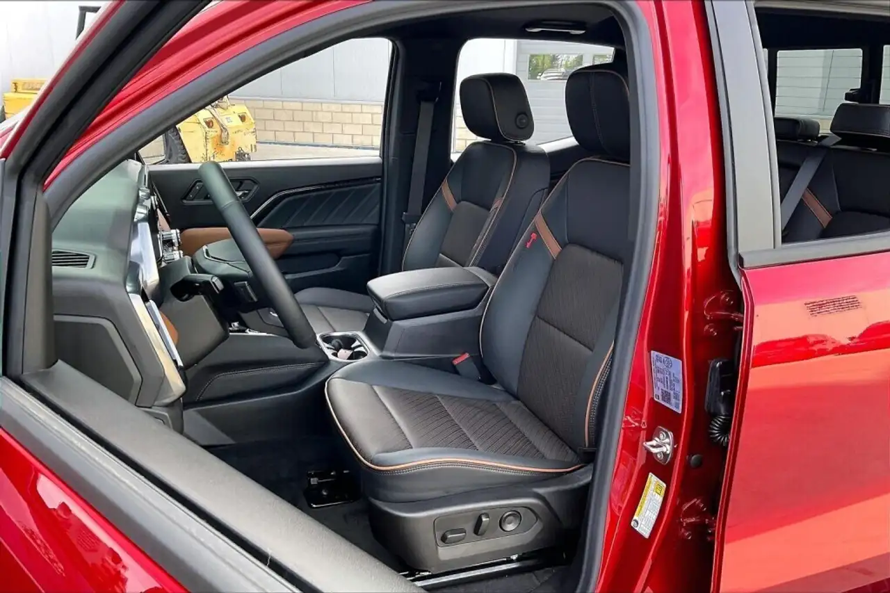 GMC Canyon photo GMC Canyon