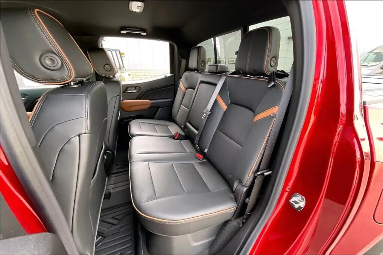 GMC Canyon photo GMC Canyon