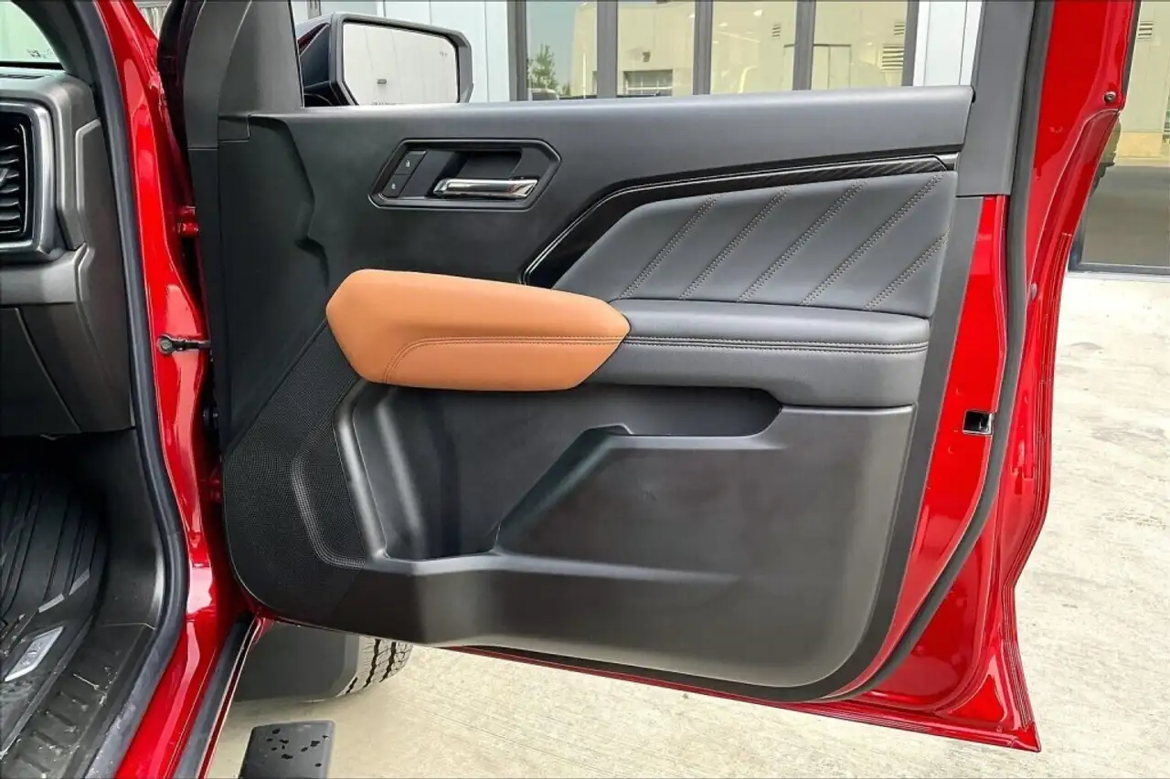 GMC Canyon photo GMC Canyon