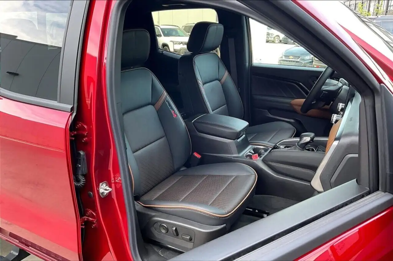 GMC Canyon photo GMC Canyon