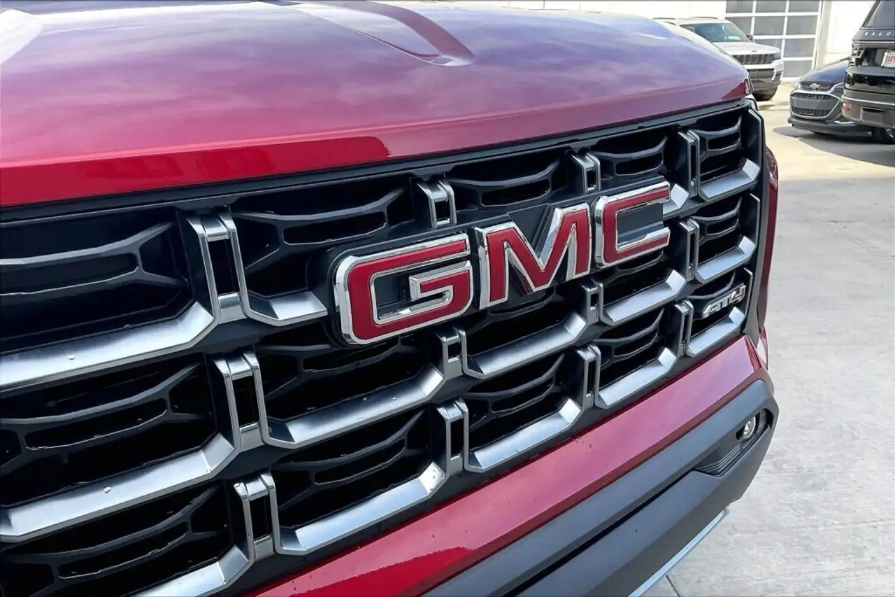GMC Canyon photo GMC Canyon