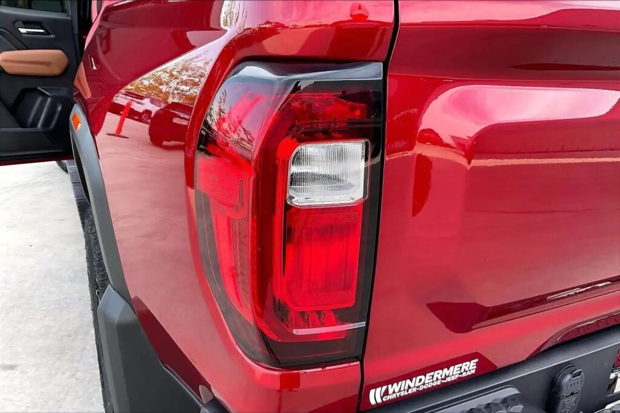GMC Canyon photo GMC Canyon