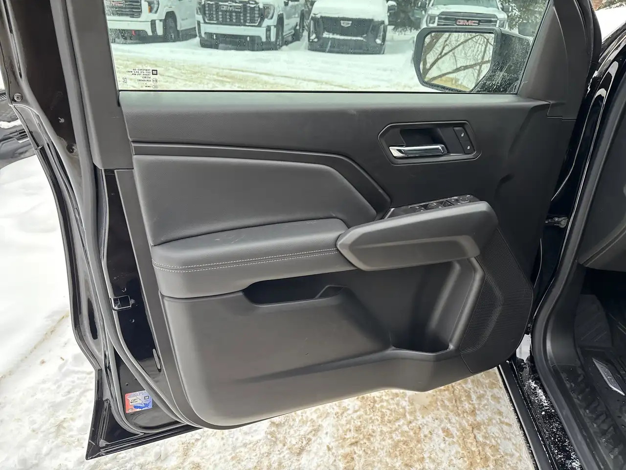 GMC Canyon photo GMC Canyon