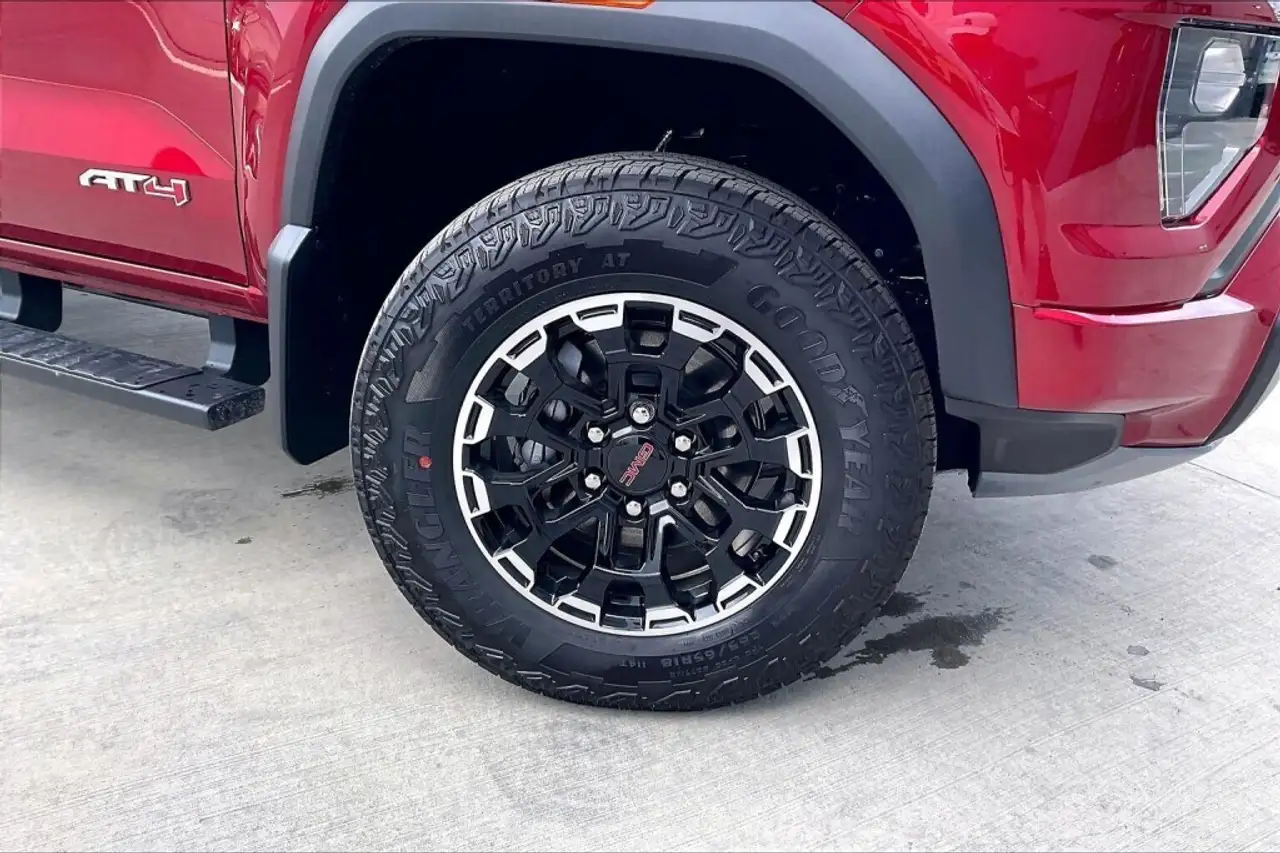 GMC Canyon photo GMC Canyon