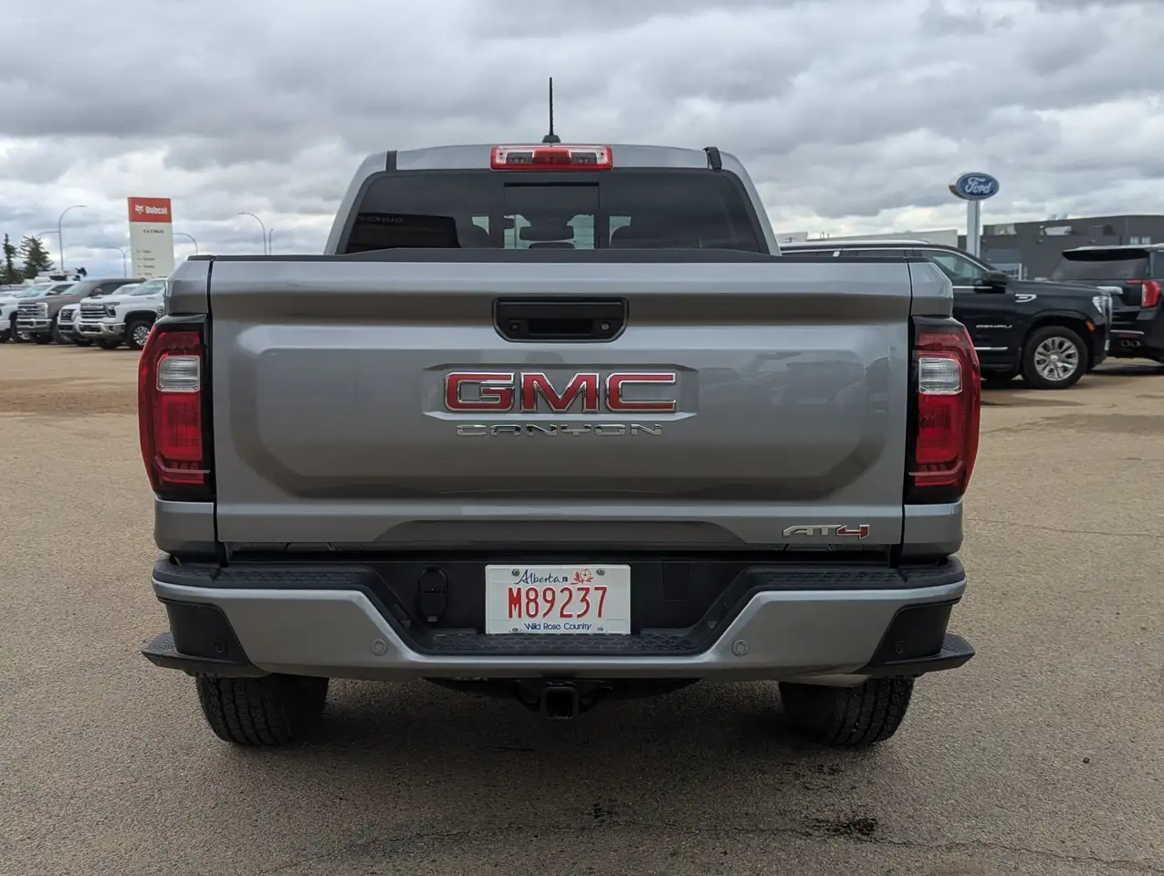 GMC Canyon photo GMC Canyon