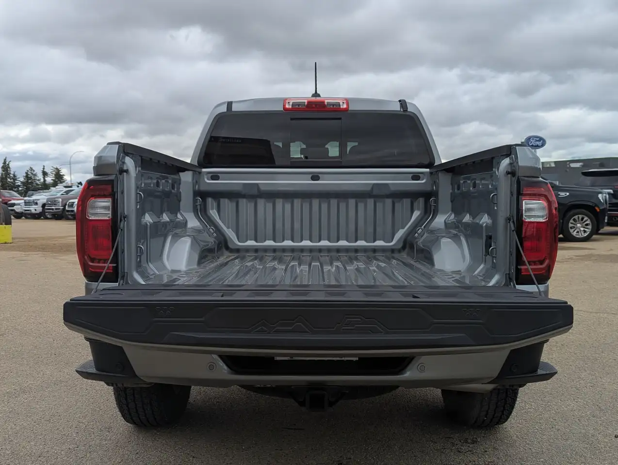 GMC Canyon photo GMC Canyon