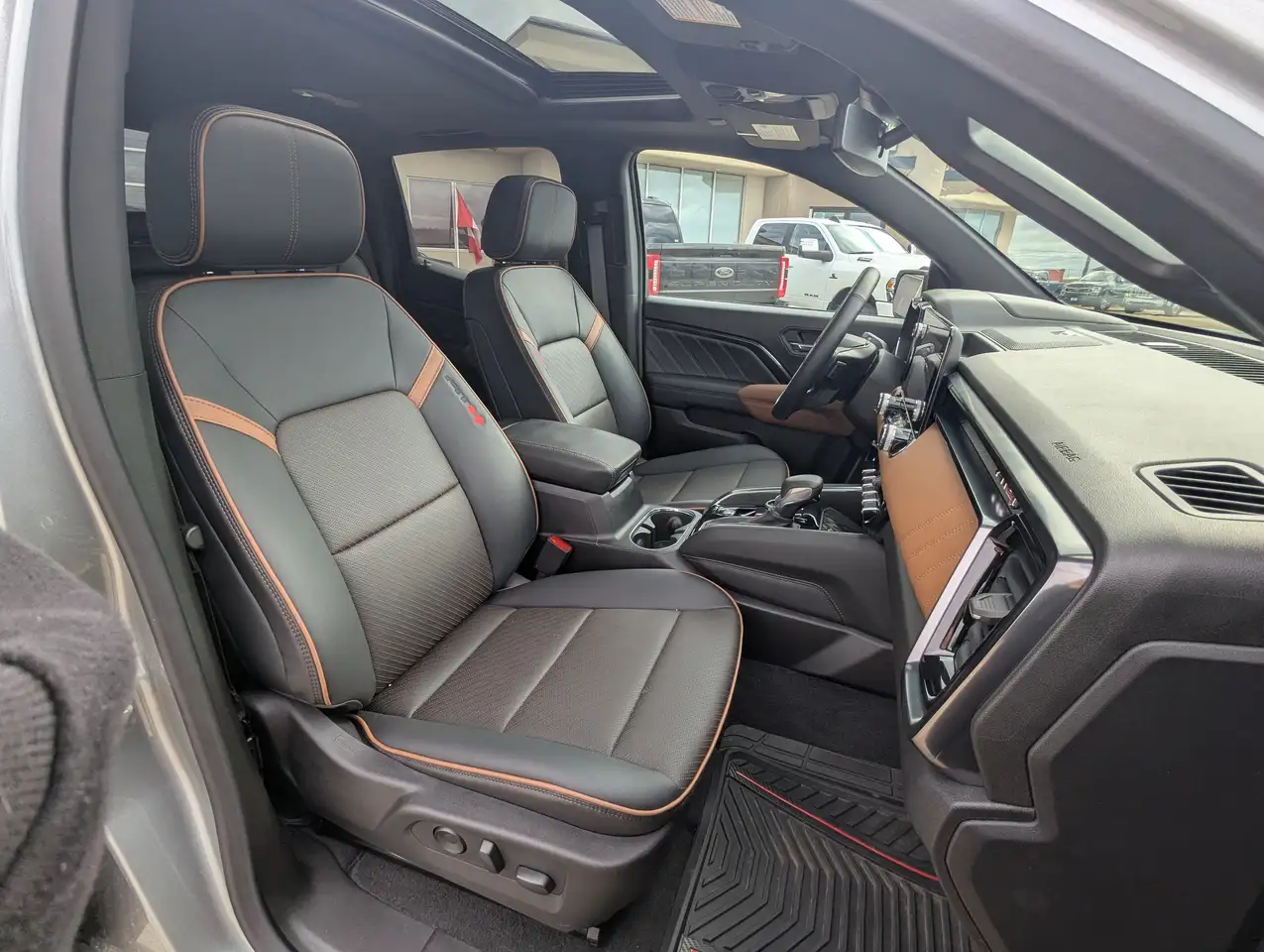 GMC Canyon photo GMC Canyon