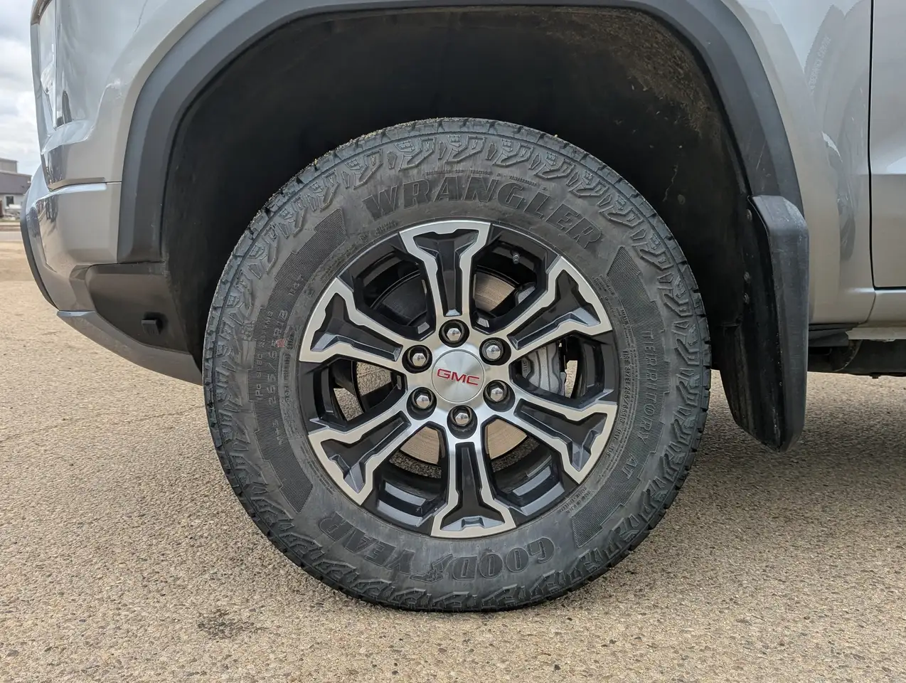 GMC Canyon photo GMC Canyon