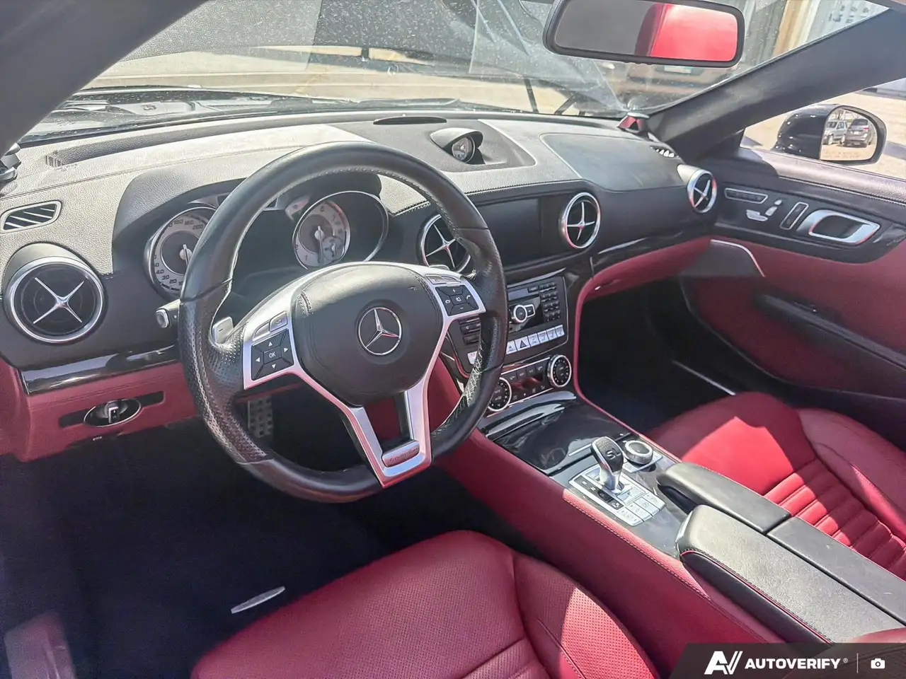 Mercedes-Benz SL снимка Mercedes-Benz SL