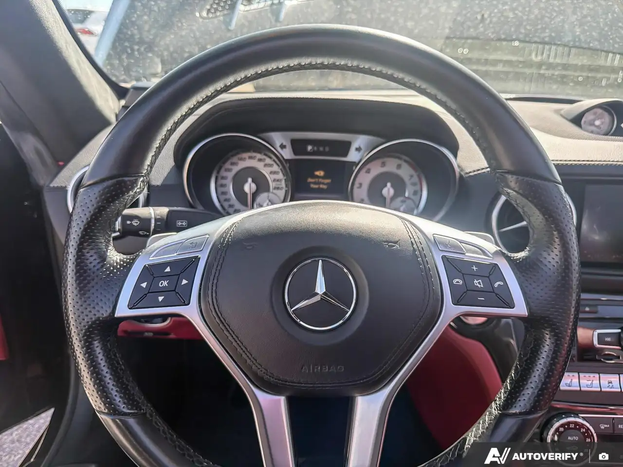 Mercedes-Benz SL снимка Mercedes-Benz SL