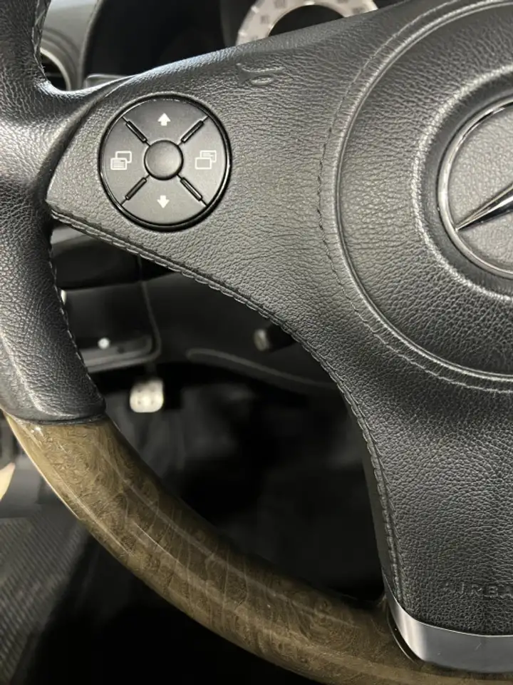 Mercedes-Benz SL снимка Mercedes-Benz SL