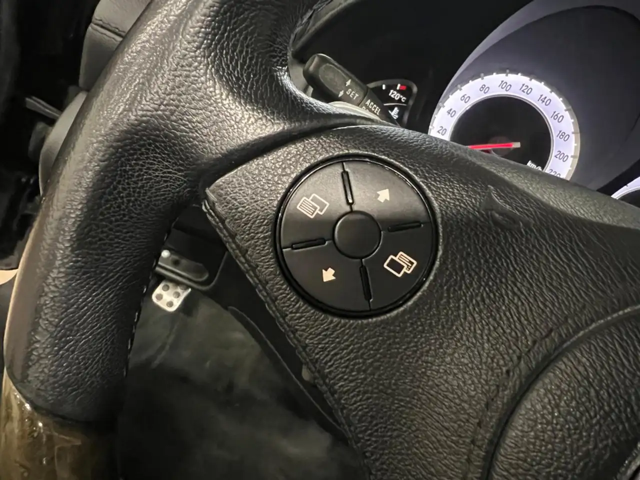Mercedes-Benz SL снимка Mercedes-Benz SL