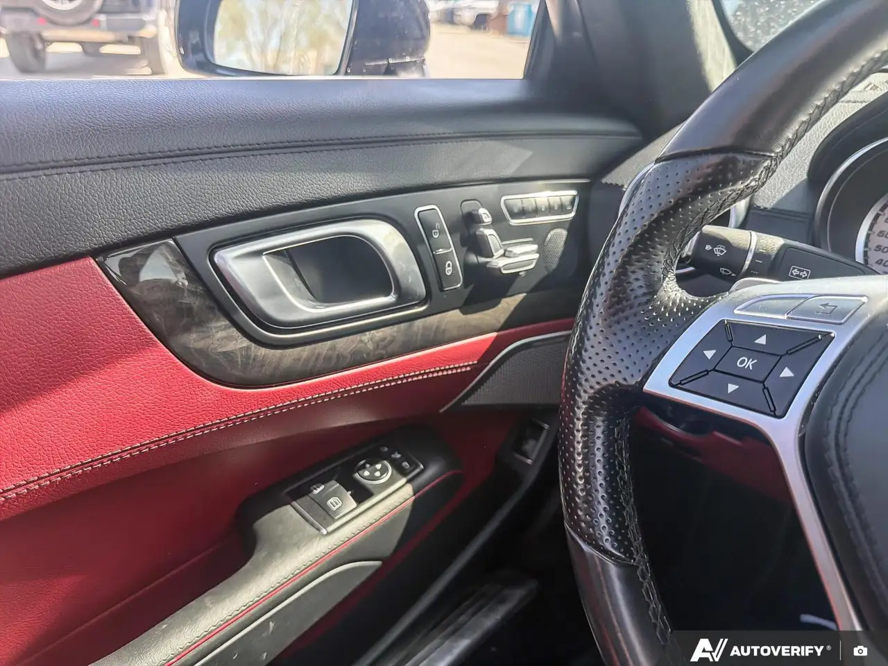 Mercedes-Benz SL снимка Mercedes-Benz SL