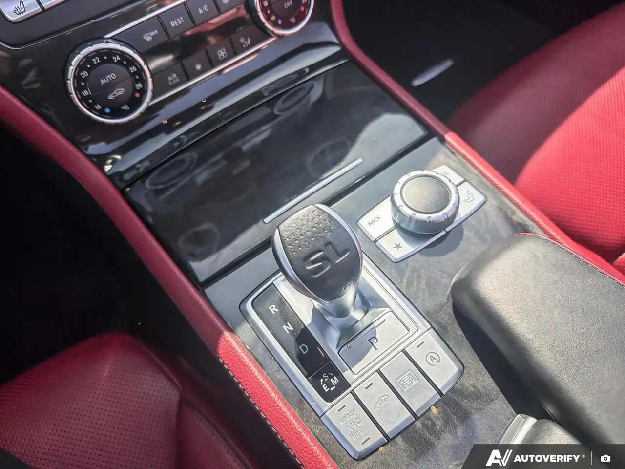 Mercedes-Benz SL снимка Mercedes-Benz SL