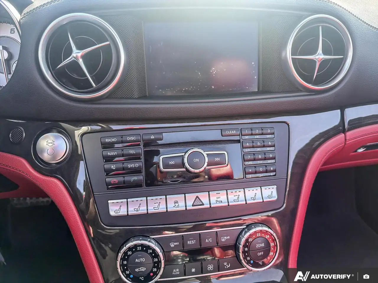 Mercedes-Benz SL снимка Mercedes-Benz SL