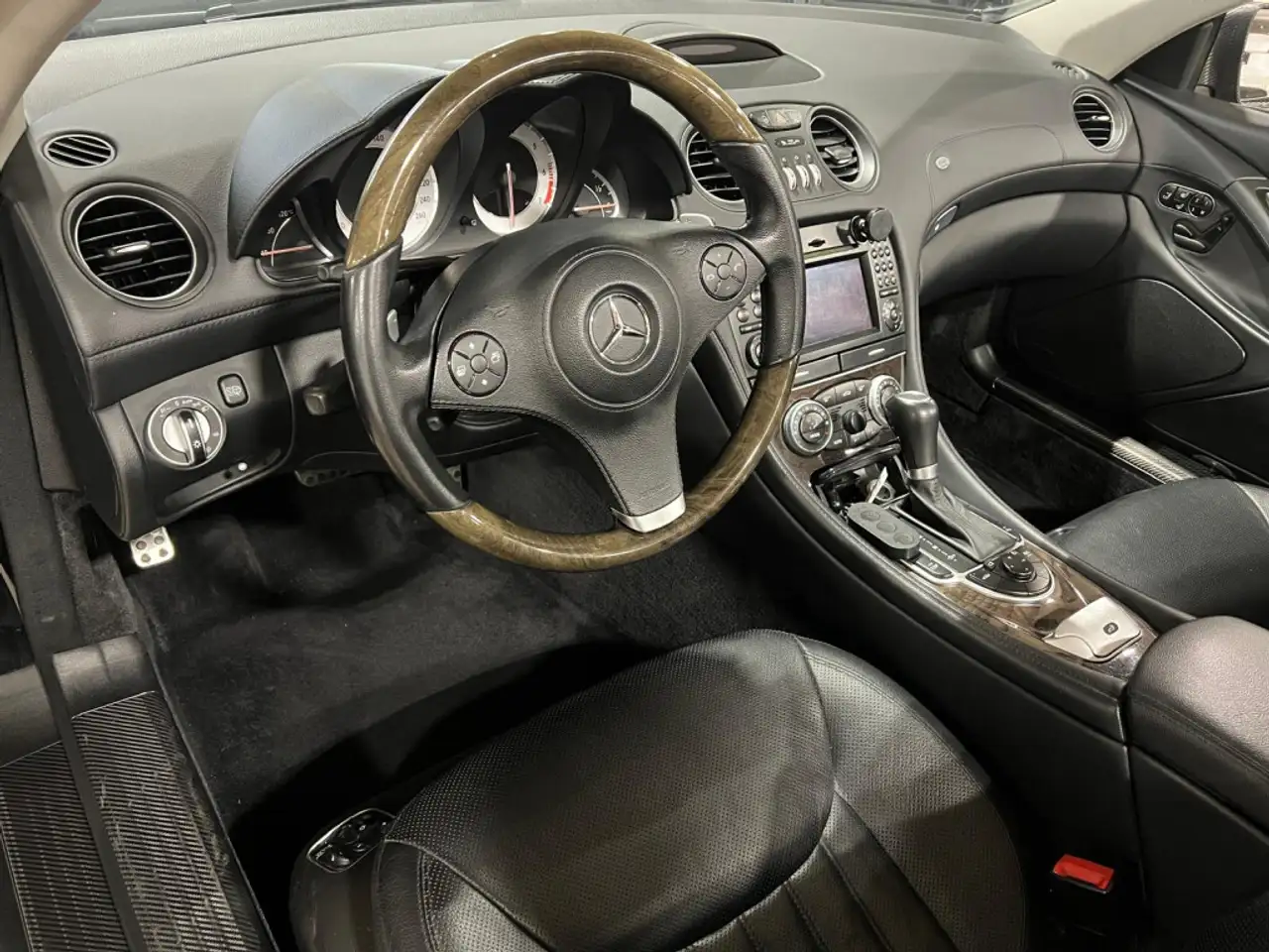 Mercedes-Benz SL снимка Mercedes-Benz SL
