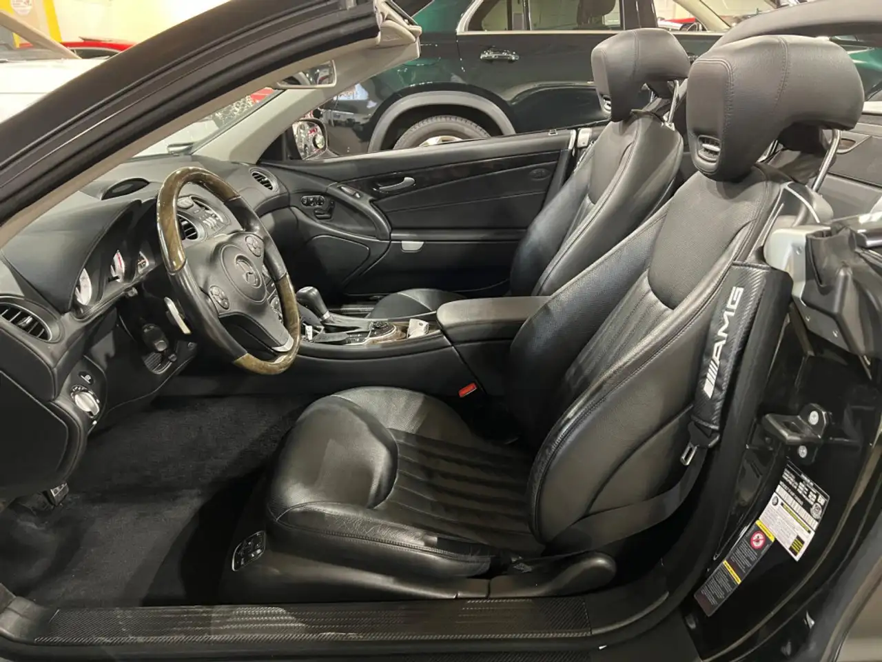 Mercedes-Benz SL снимка Mercedes-Benz SL