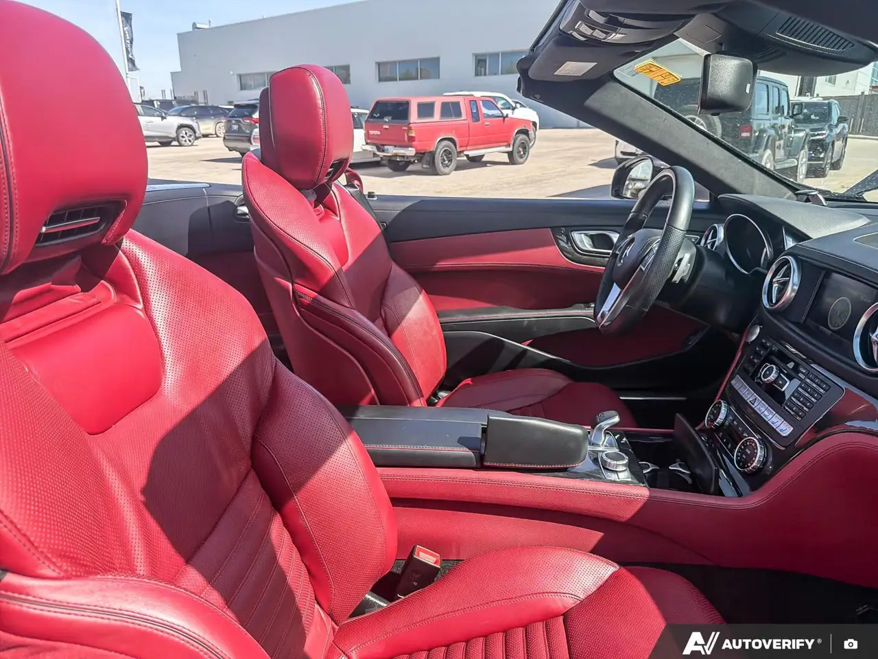 Mercedes-Benz SL снимка Mercedes-Benz SL