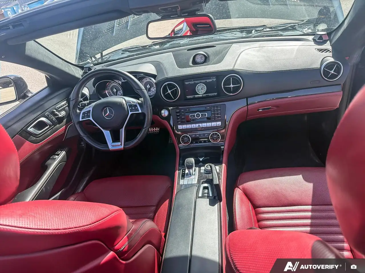 Mercedes-Benz SL снимка Mercedes-Benz SL