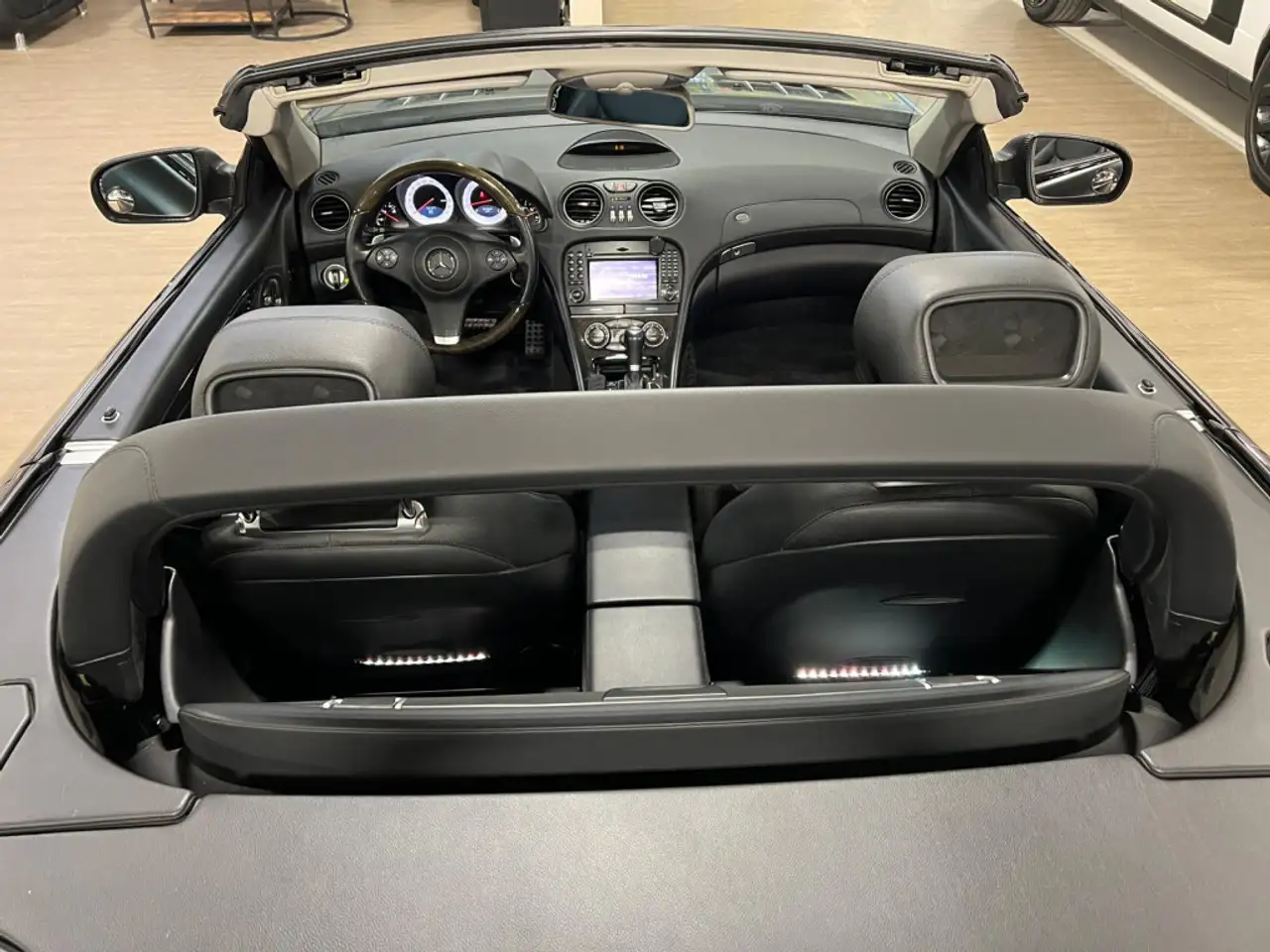 Mercedes-Benz SL снимка Mercedes-Benz SL