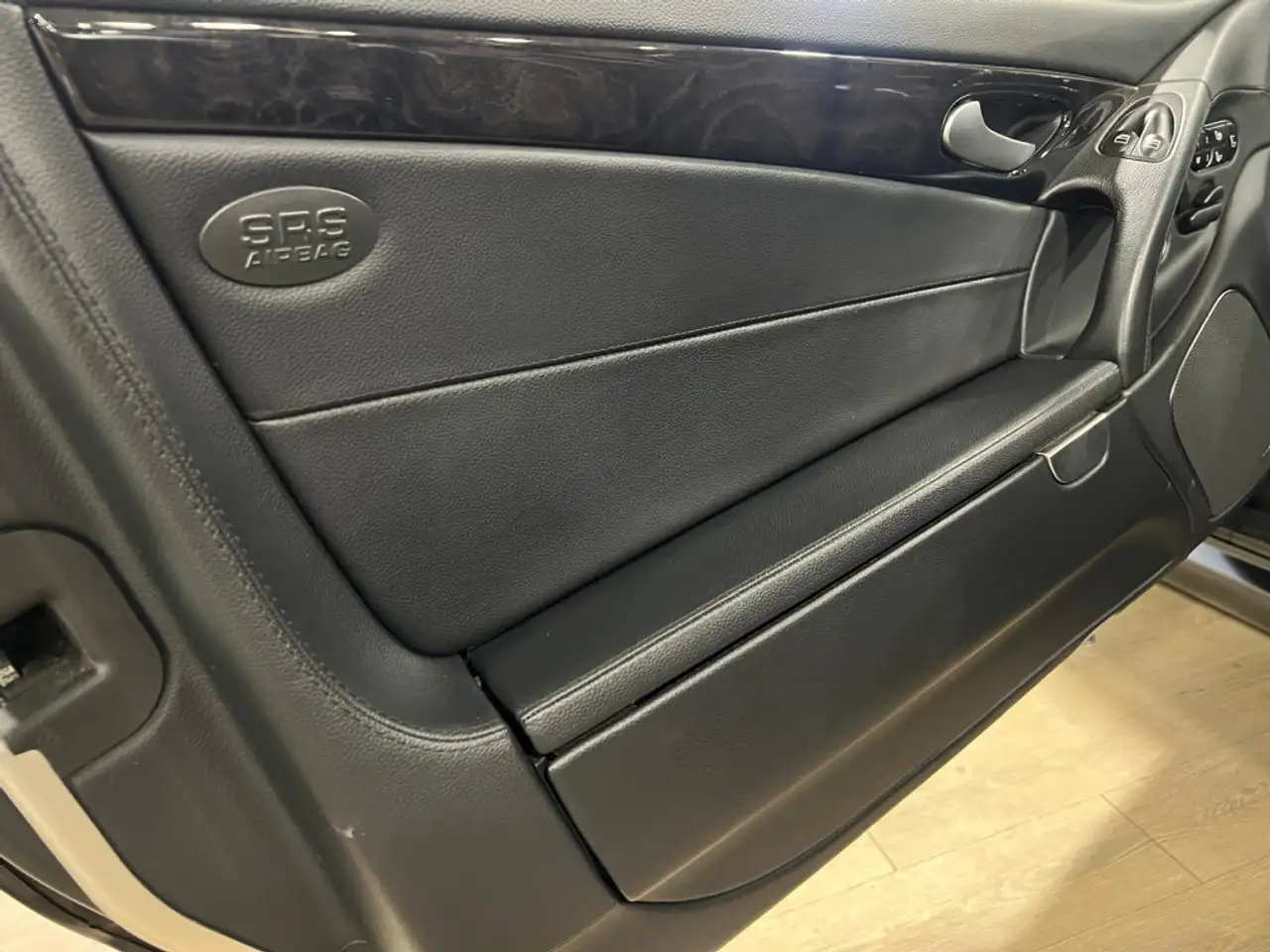 Mercedes-Benz SL снимка Mercedes-Benz SL