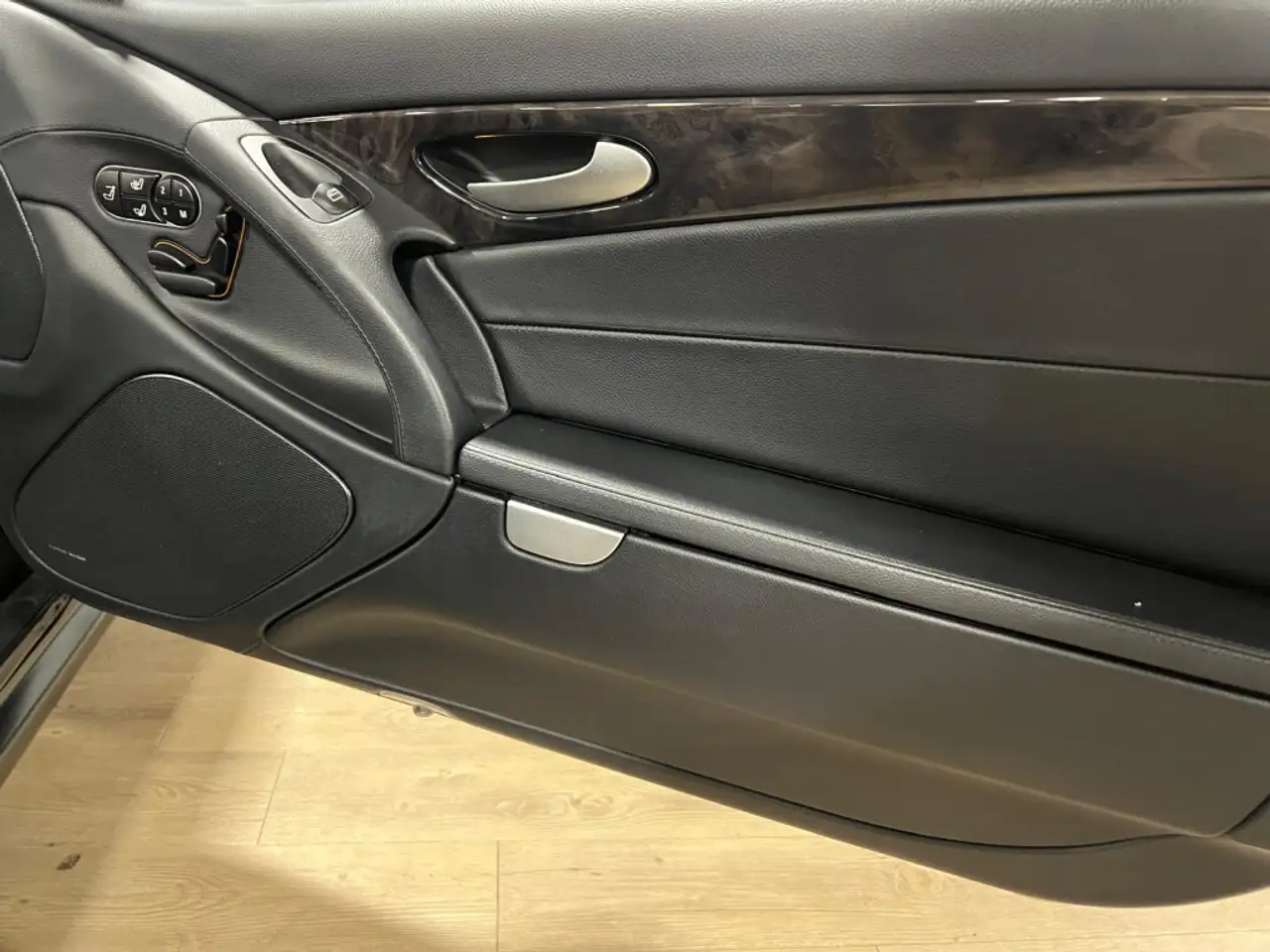Mercedes-Benz SL снимка Mercedes-Benz SL