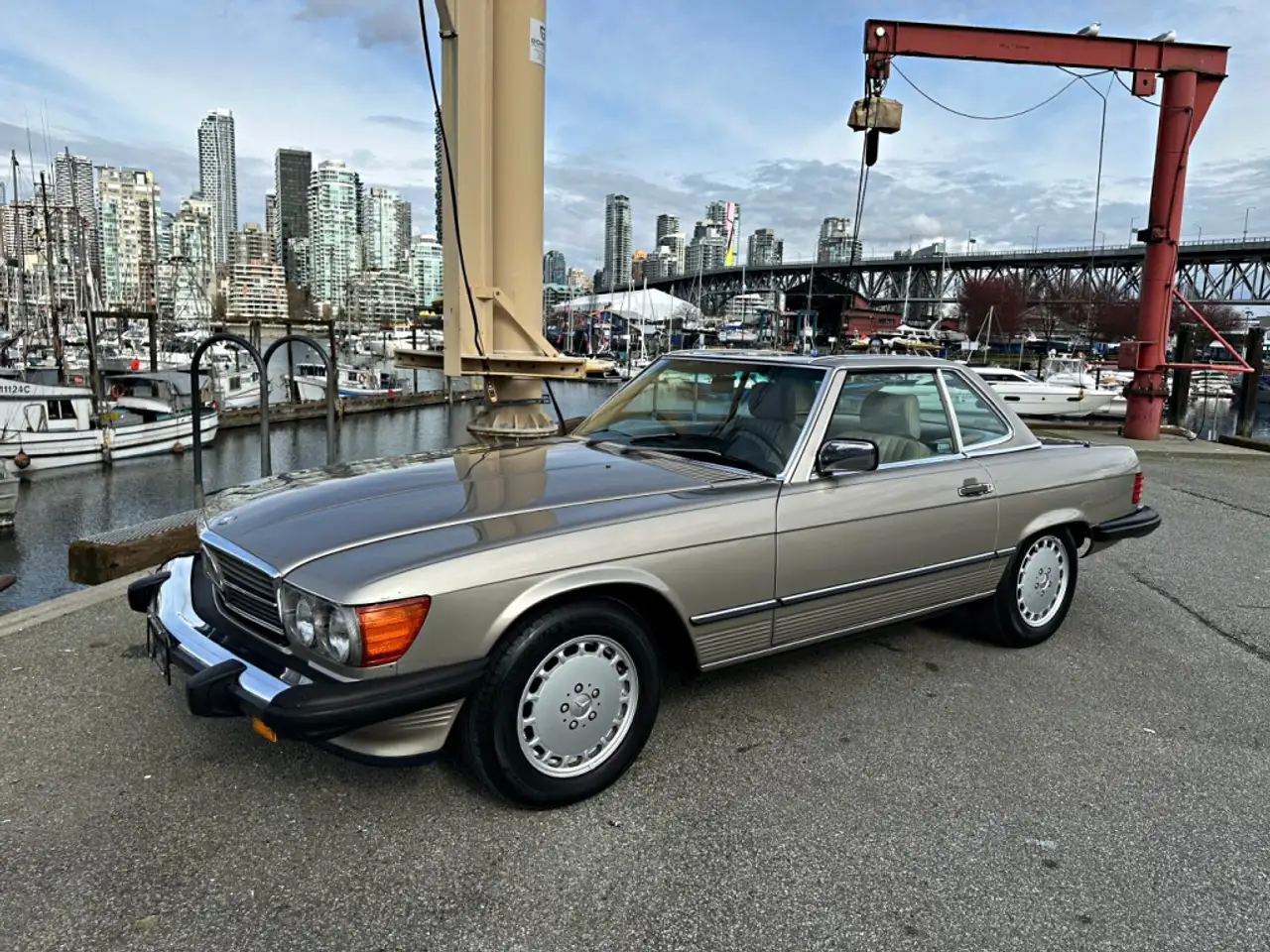Mercedes-Benz SL снимка Mercedes-Benz SL