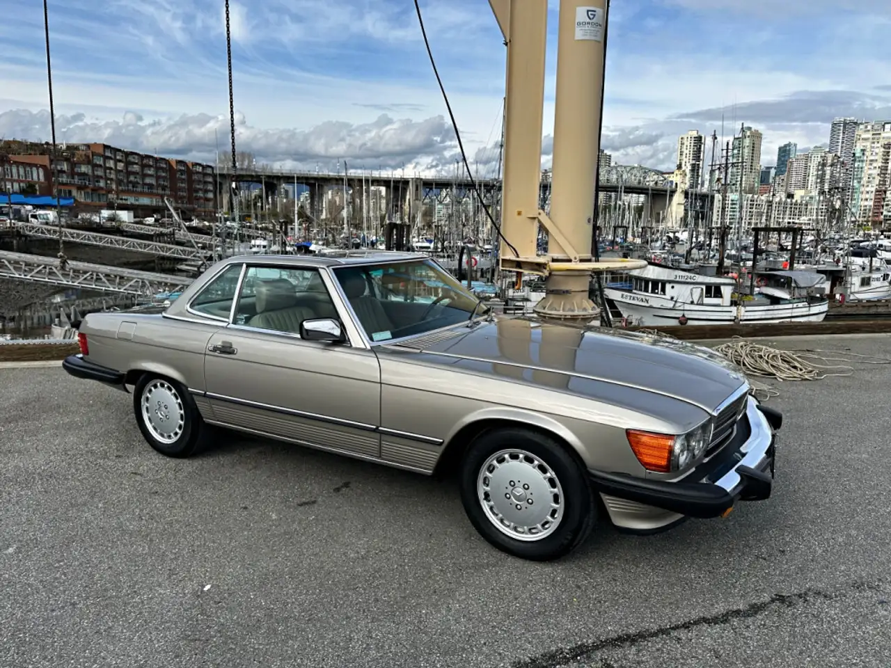 Mercedes-Benz SL снимка Mercedes-Benz SL