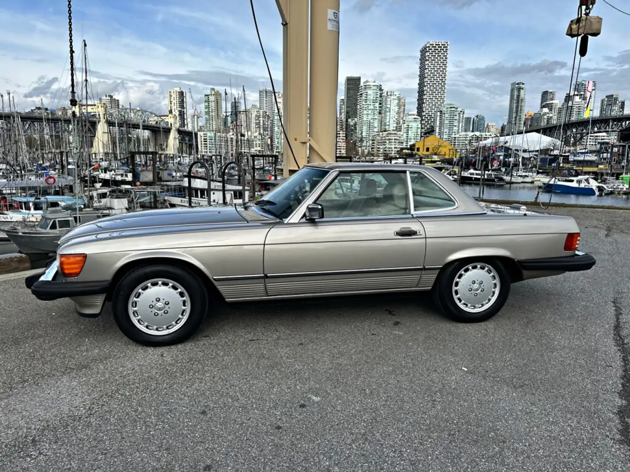 Mercedes-Benz SL снимка Mercedes-Benz SL