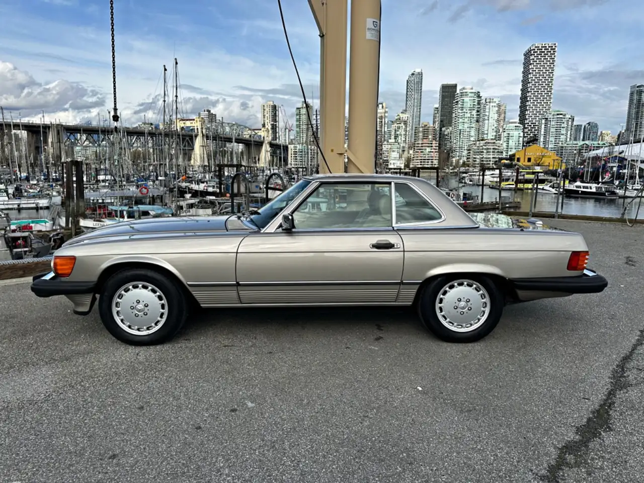 Mercedes-Benz SL снимка Mercedes-Benz SL