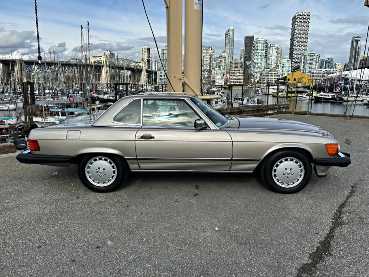 Mercedes-Benz SL снимка Mercedes-Benz SL