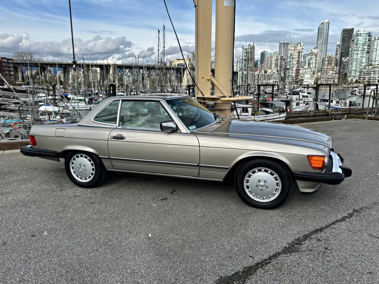 Mercedes-Benz SL снимка Mercedes-Benz SL