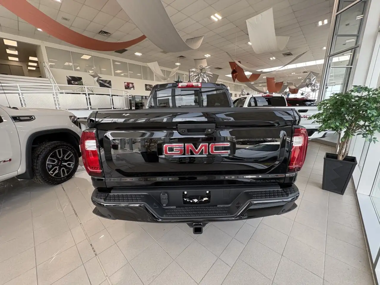 GMC Canyon снимка GMC Canyon