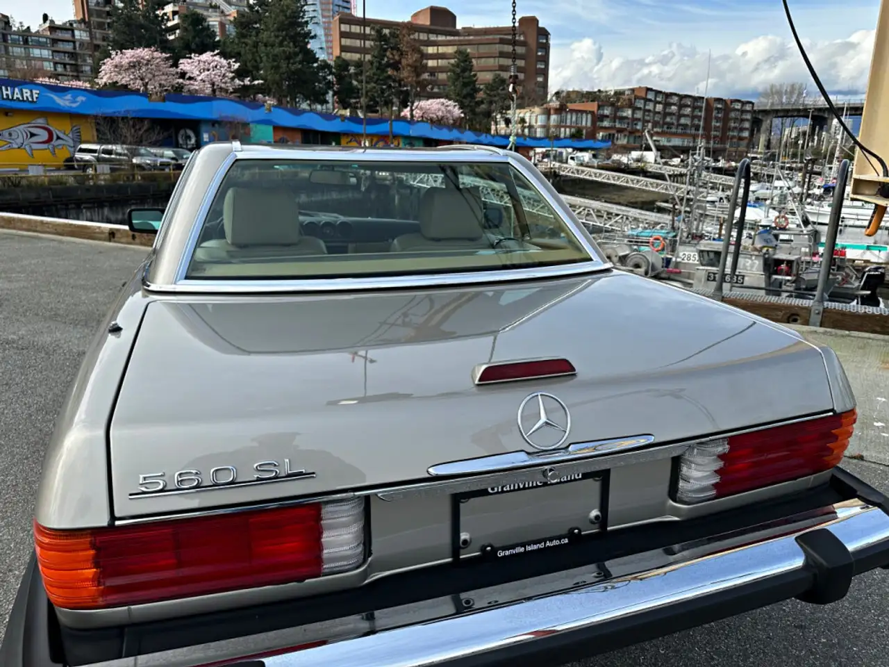 Mercedes-Benz SL снимка Mercedes-Benz SL