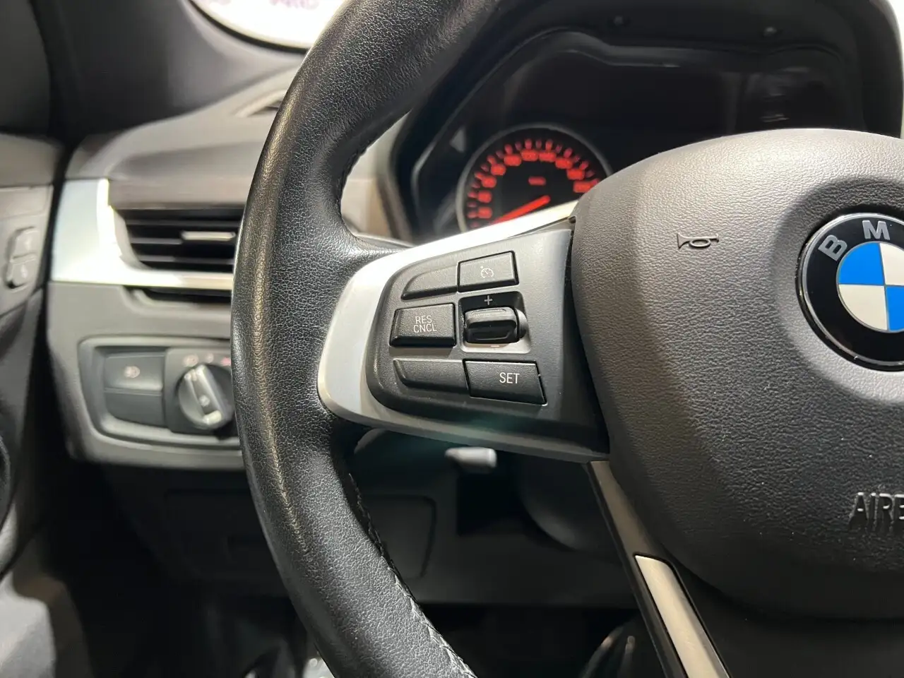 BMW X1 photo BMW X1