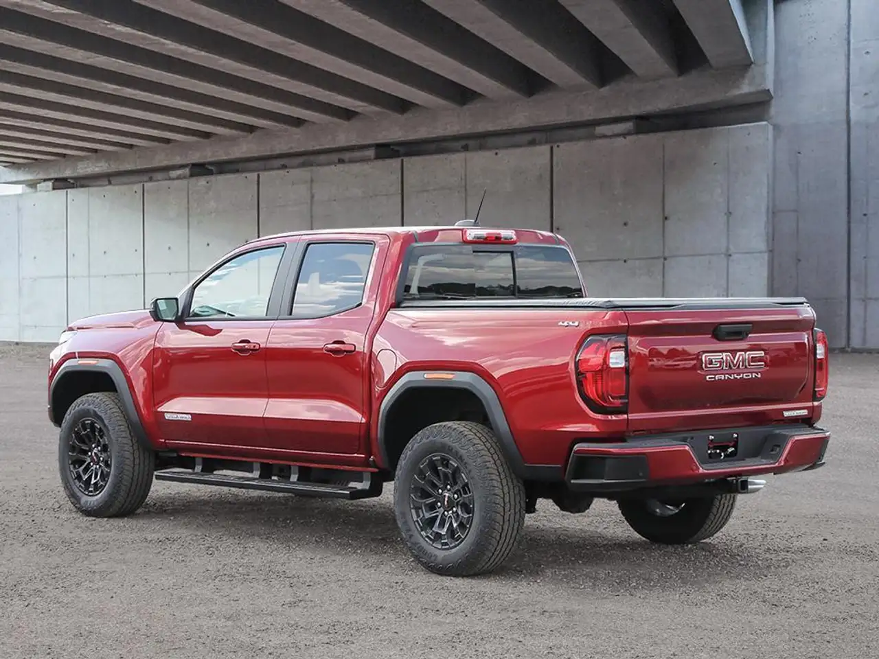 GMC Canyon photo GMC Canyon