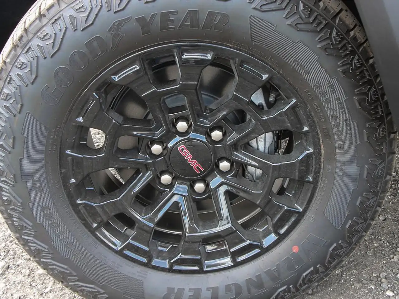 GMC Canyon photo GMC Canyon