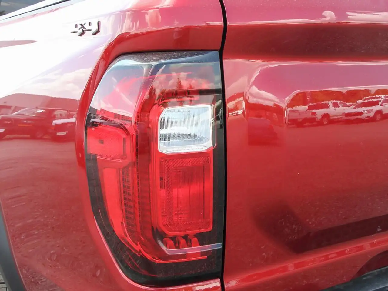 GMC Canyon photo GMC Canyon