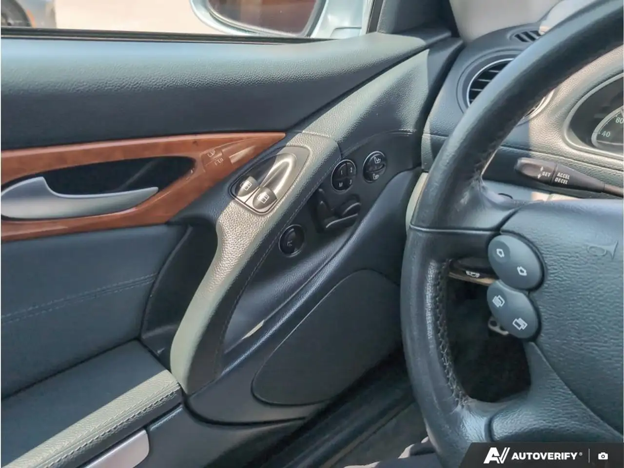 Mercedes-Benz SL photo Mercedes-Benz SL