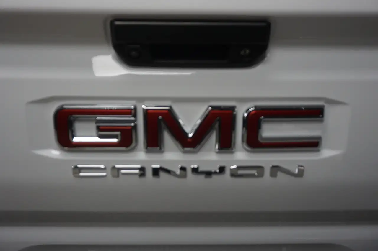 GMC Canyon photo GMC Canyon