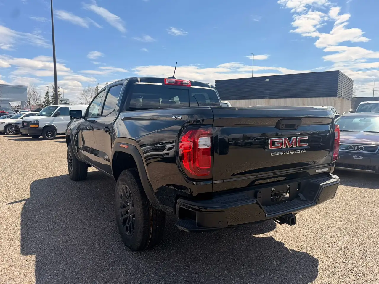 GMC Canyon photo GMC Canyon