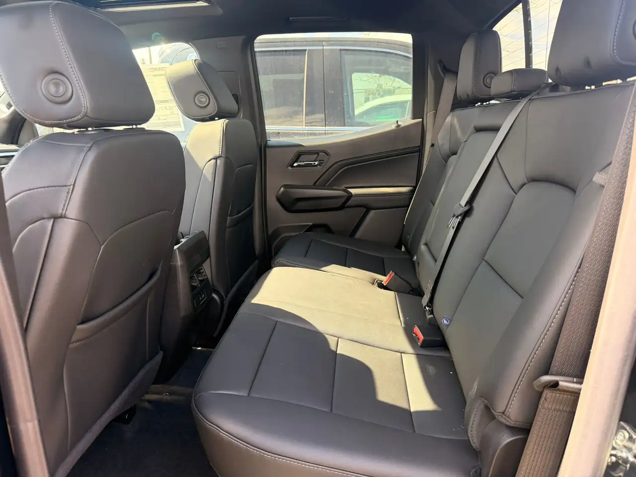 GMC Canyon photo GMC Canyon